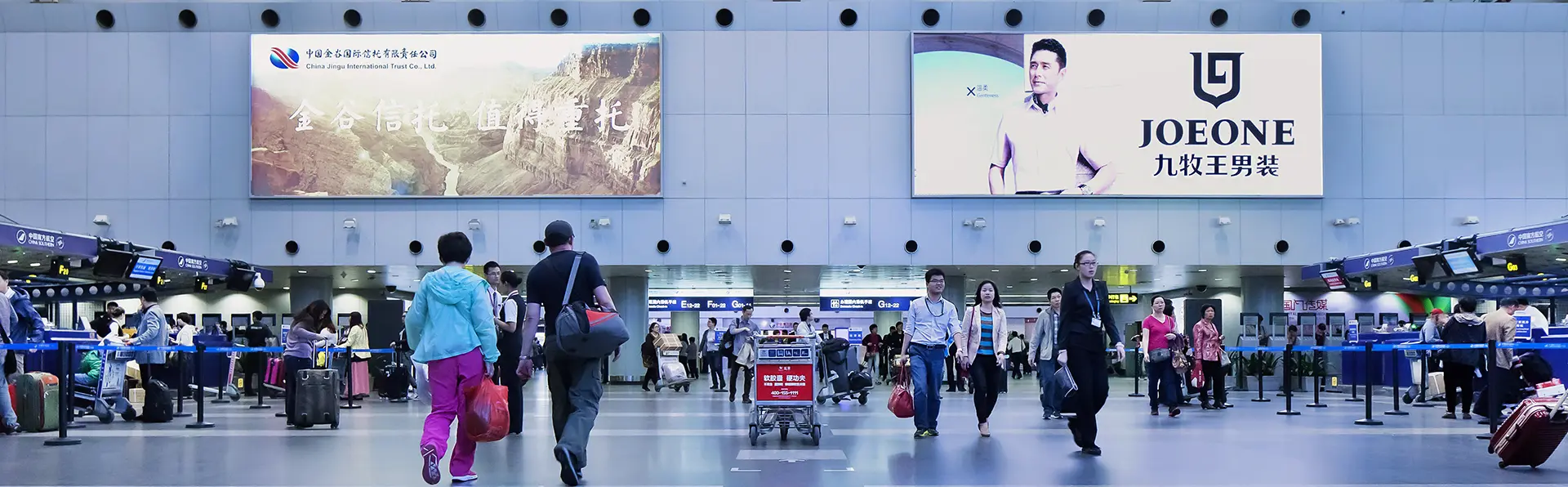 Airport-LED-Advertising-DooH-Indoor-Japan-Banner