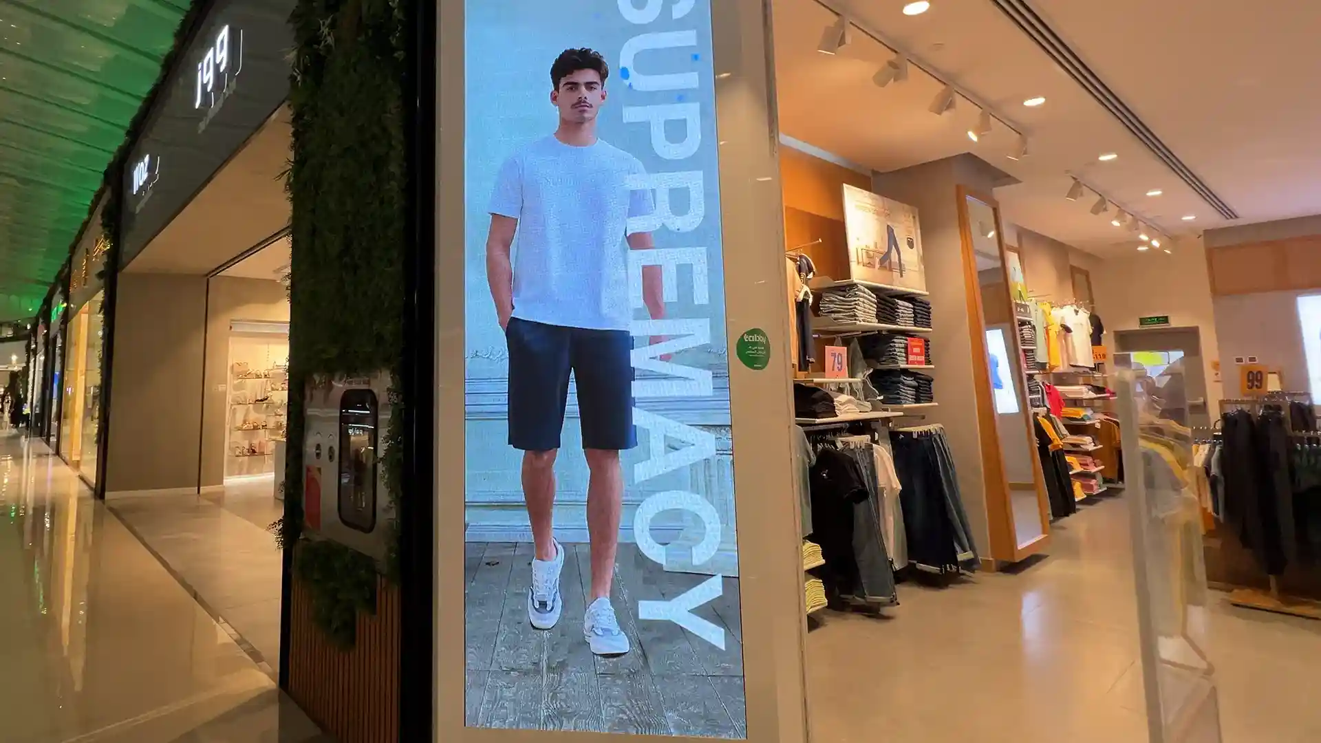 Retail Fashion Giant LED Window Powered by Navori